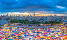 拉查达火车夜市